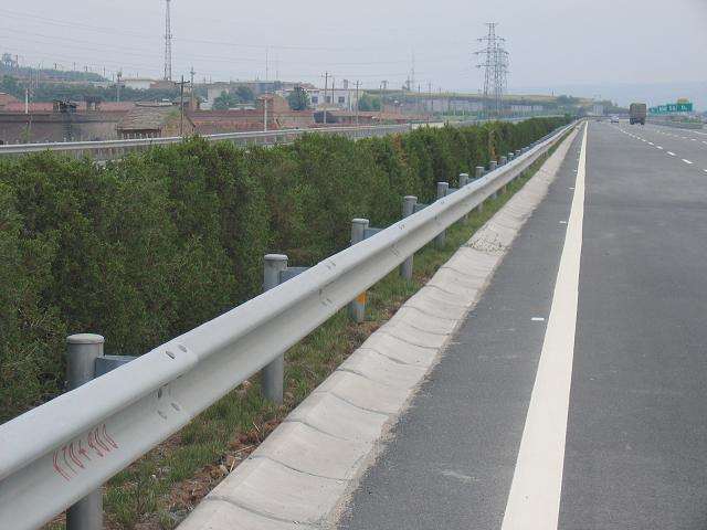 川森廢舊高速公路護欄板